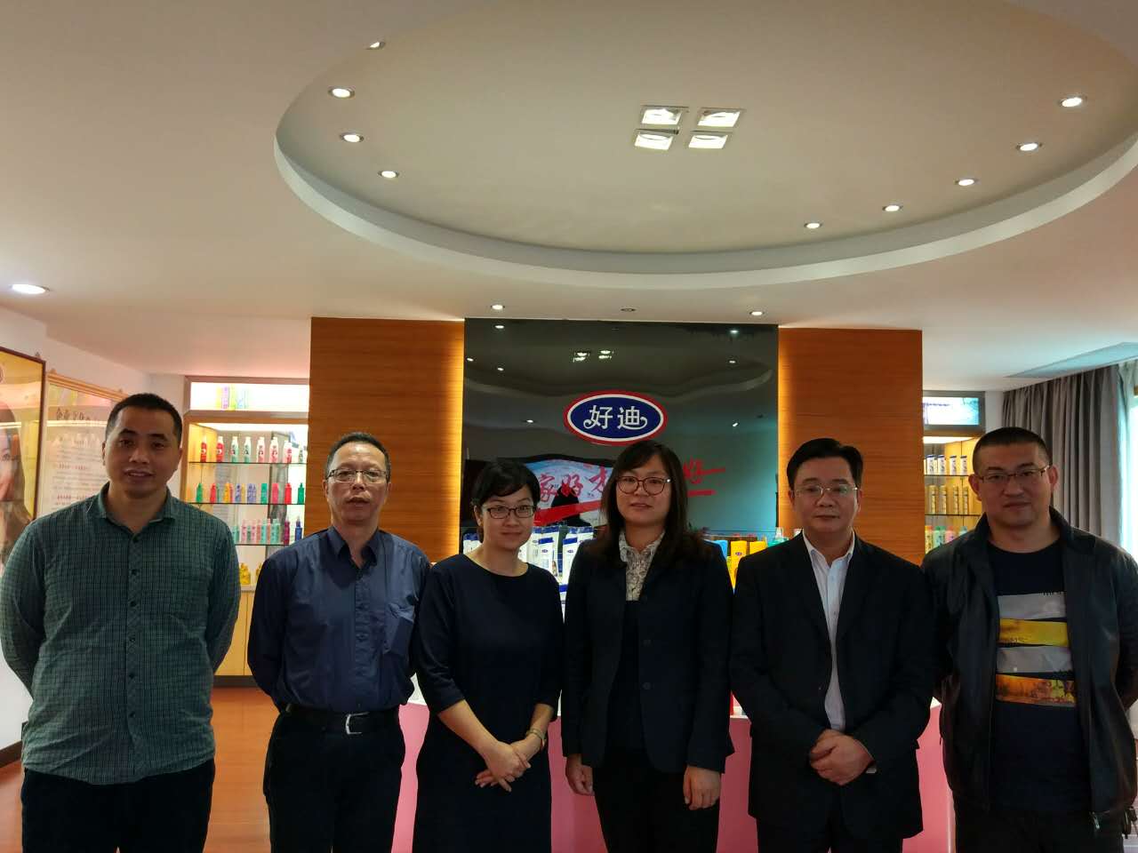 合影留念(左起:胡建锋干事、虞迅主任、招建贞主任、张瑕主任、李新庚院长、殷冬岩干事) 合影留念(左起:胡建锋干事、虞迅主任、招建贞主任、张瑕主任、李新庚院长、殷冬岩干事)