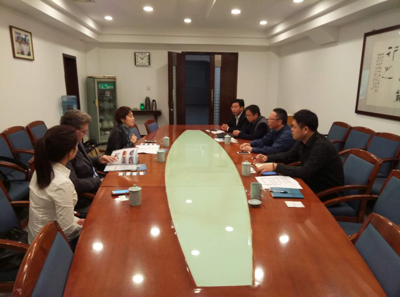 洽谈校企合作现场 洽谈校企合作现场